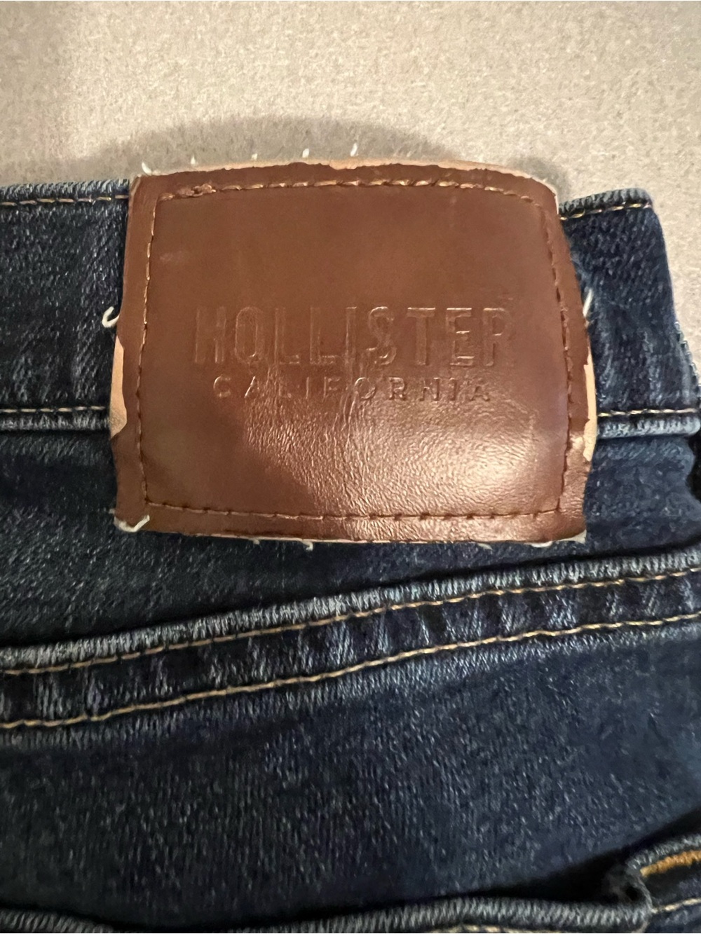 Hollister Medium Wash Straight Jeans - Picture 4 of 4